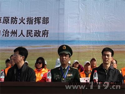 李海峰副總隊(duì)長(zhǎng)觀(guān)摩演習(xí)