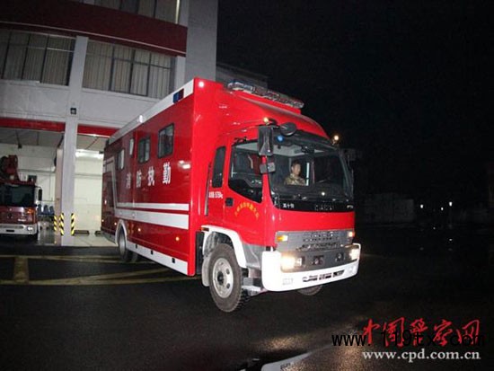 首輛船閘專用消防車投入三峽五級船閘執(zhí)勤