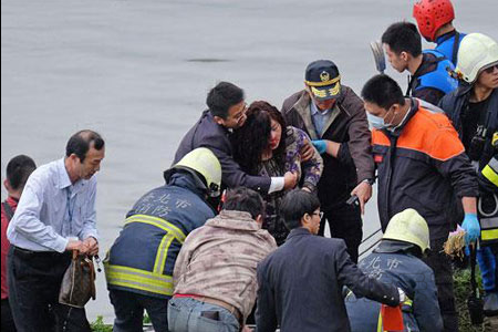 臺客機墜河遇難人數增至32人