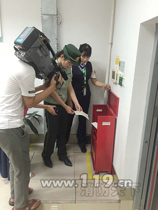 長沙消防進地鐵2號線檢查 確保'雙節(jié)'平安