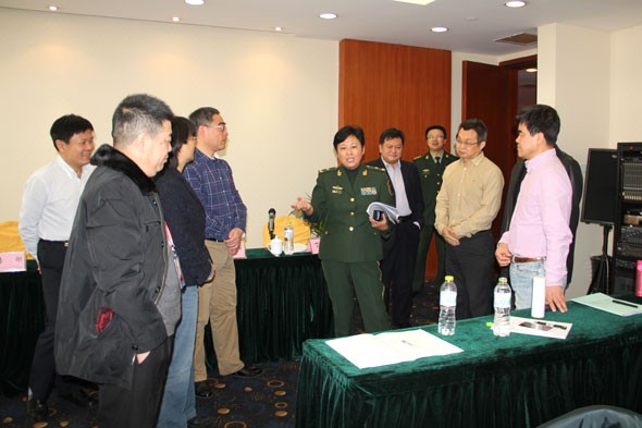 會(huì)中杜蘭萍副局長與電氣防火分技委委員交流