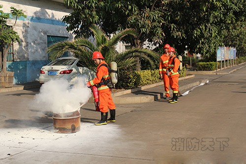 消防站救援人員到達現場滅火救援